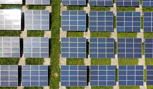 太陽光エネルギーが炭素排出量を削減する方法：包括的な分析